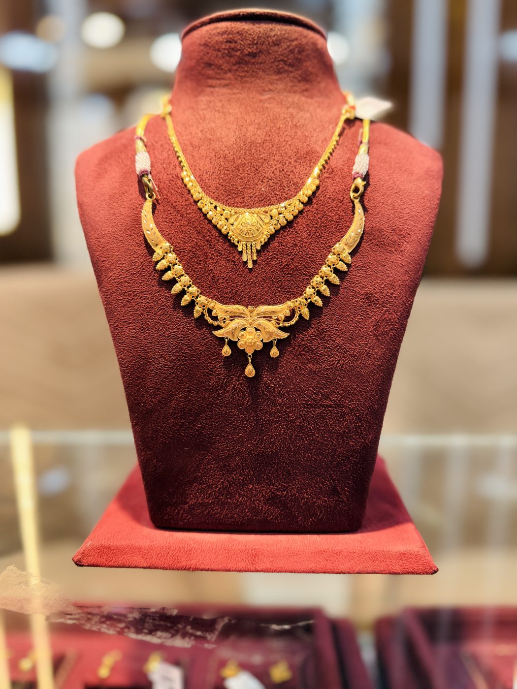 Gold necklace set